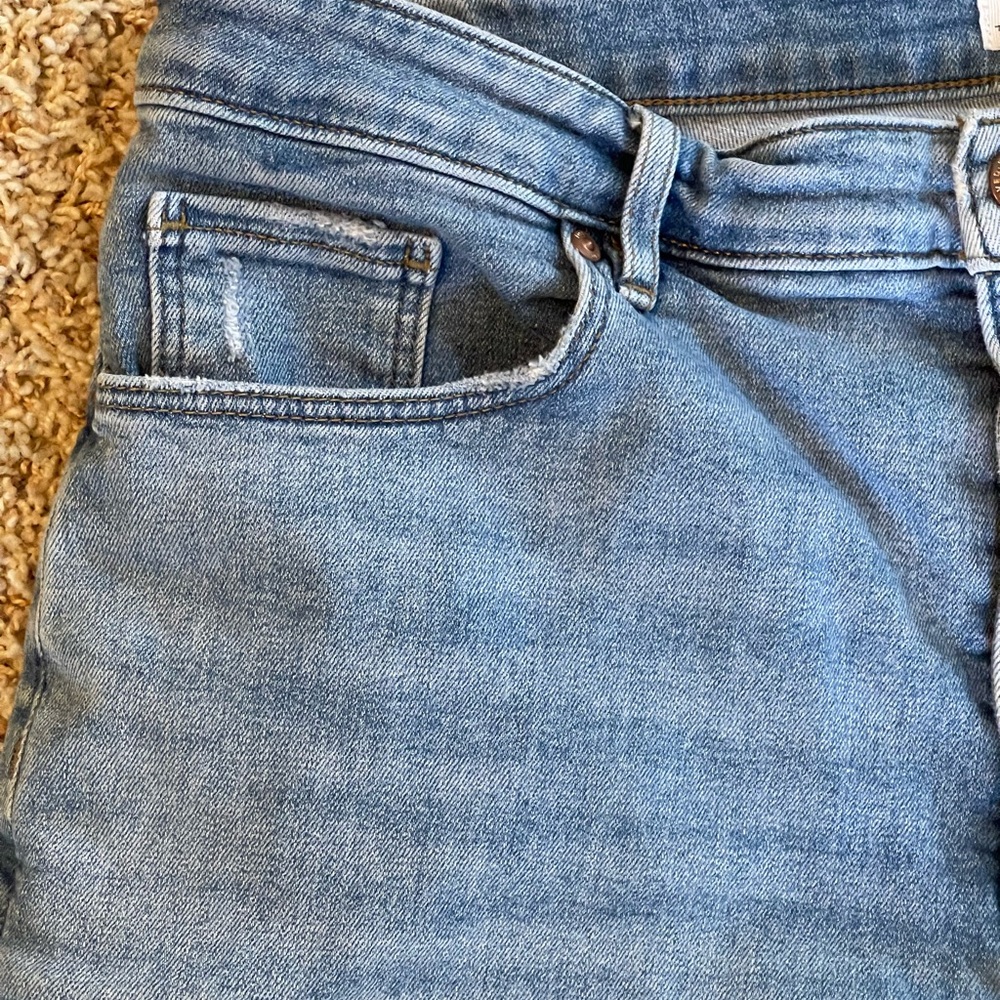 Loft Curvy High Waist Raw Hem Stitch Distressed Light Wash Denim Crop Jeans 16 - Picture 6 of 14